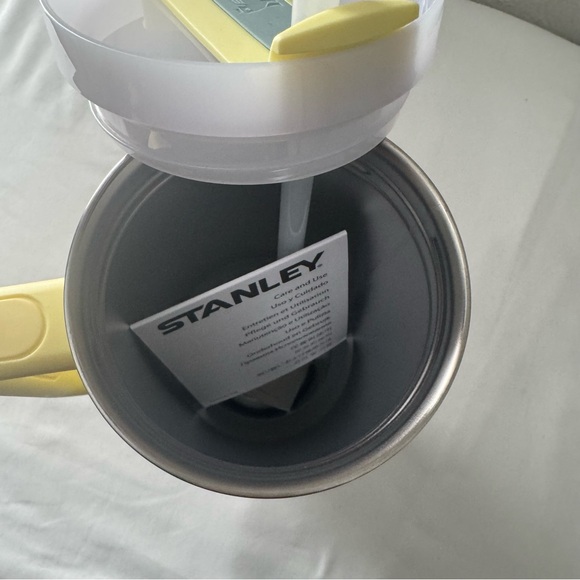 Stanley The FlowState Quencher H2.0 Pomelo Tumbler Lemonade Sunshine New Pastel - Picture 5 of 5